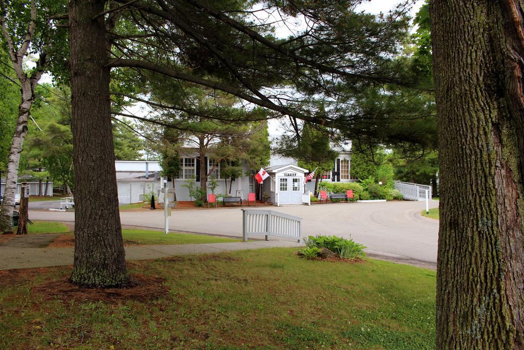 Colonial Resort-1000Islands Gananoque Exterior foto
