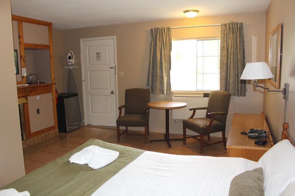 Colonial Resort-1000Islands Gananoque Exterior foto